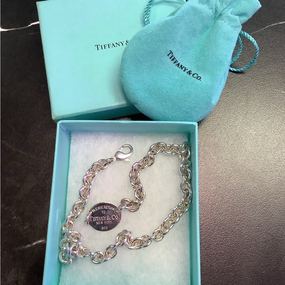 Tiffany & Co. “Chain Pendant Necklace” - Picture 1 of 6
